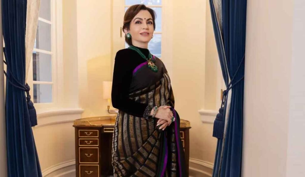 Nita Ambani At Donald Trump: डोनाल्ड ट्रम्प के शपथ समारोह में नीता अंबानी का शाही अंदाज, कांचीपुरम साड़ी और 200 साल पुराने हार में लूटी महफिल 3 Nita Ambani At Donald Trump: डोनाल्ड ट्रम्प के शपथ समारोह में नीता अंबानी का शाही अंदाज, कांचीपुरम साड़ी और 200 साल पुराने हार में लूटी महफिल
