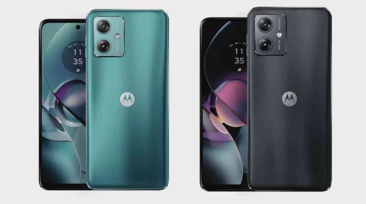 Moto G54 5G लॉन्च: Moto G54 5G को अपने सेगमेंट में सबसे बेहतरीन और शक्तिशाली फोन में से एक माना जाता है, जिसमें 6000mAh बैटरी, डाइमेंशन 7020 प्रोसेसर, 50MP OIS-सक्षम कैमरा के साथ 33W फास्ट चार्जिंग और 5G क्षमताएं मौजूद हैं। मोटोरोला कंपनी ने भारत के ऐसे लोग जो अपने बजट को लेकर जागरूक है उनको ध्यान में रखते हुए एक नया शक्तिशाली 5G स्मार्टफोन Moto G54 लॉन्च कर दिया है।इस स्मार्ट फ़ोन की कीमत 15,999 रुपये से शुरू होती है। यह फोन दो वेरिएंट में उपलब्ध है: 8 जीबी रैम + 128 जीबी स्टोरेज और 12 जीबी रैम + 256 जीबी स्टोरेज। इसने अत्यधिक प्रतिस्पर्धी बजट बाजार खंड में प्रवेश किया है और Realme 11X 5G और Redmi 12 5G के सामने एक मजबूत दावेदारी के लिए तैयार है। पेपर्स पर, नया मोटो G54 5G आशापूर्ण प्रतीत होता है, जिसमें 6000 एमएएच की बैटरी और डॉल्बी एटमॉस द्वारा संचालित स्टीरियो साउंड सिस्टम और एक शक्तिशाली मीडियाटेक डाइमेंशन 7020 प्रोसेसर है। यह एंड्रॉइड 14 ओएस अपडेट के लिए भी योग्य है। भारत में इस बेहतरीन स्मार्ट फ़ोन की बिक्री 6 सितंबर से फ्लिपकार्ट और मोटोरोला के आधिकारिक चैनलों के माध्यम से शुरू की जाएगी यहां मोटो G54 के बारे में वह सब कुछ है जो आपको जानना चाहिए, टॉप स्पेसिफिकेशंस से लेकर फीचर्स तक। Moto G54 5G लॉन्च: मोटोरोला मोटो G54 5G स्पेसिफिकेशन। इसमें 120Hz रिफ्रेश रेट और 240Hz टच सैंपलिंग रेट के साथ 6.5-इंच FHD+ LED डिस्प्ले है। फोन में HDR10 सपोर्ट भी शामिल है, जो 1000 निट्स तक की अधिकतम ब्राइटनेस ऑफर करता है। इसमें फुल एचडी+ 20:9 (2400 x 1080) रिज़ॉल्यूशन डिस्प्ले है, जिसमें स्लिम बेज़ेल्स और एक पंच-होल कैमरा है, जो पर्याप्त स्क्रीन स्पेस प्रदान करता है।