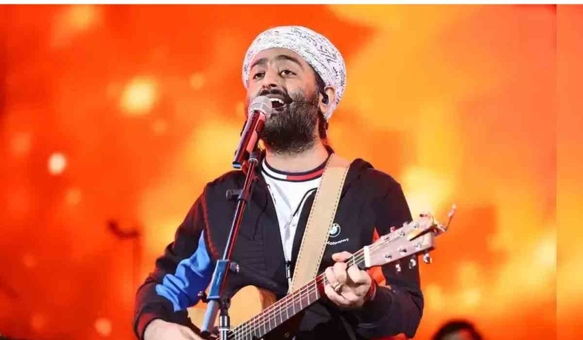 ARIJIT SINGH APOLOGIZED IN LIVE CONCERT: अरिजीत सिंह के कॉन्सर्ट में सिक्योरिटी गार्ड की हरकत पर सिंगर ने मांगी माफी।