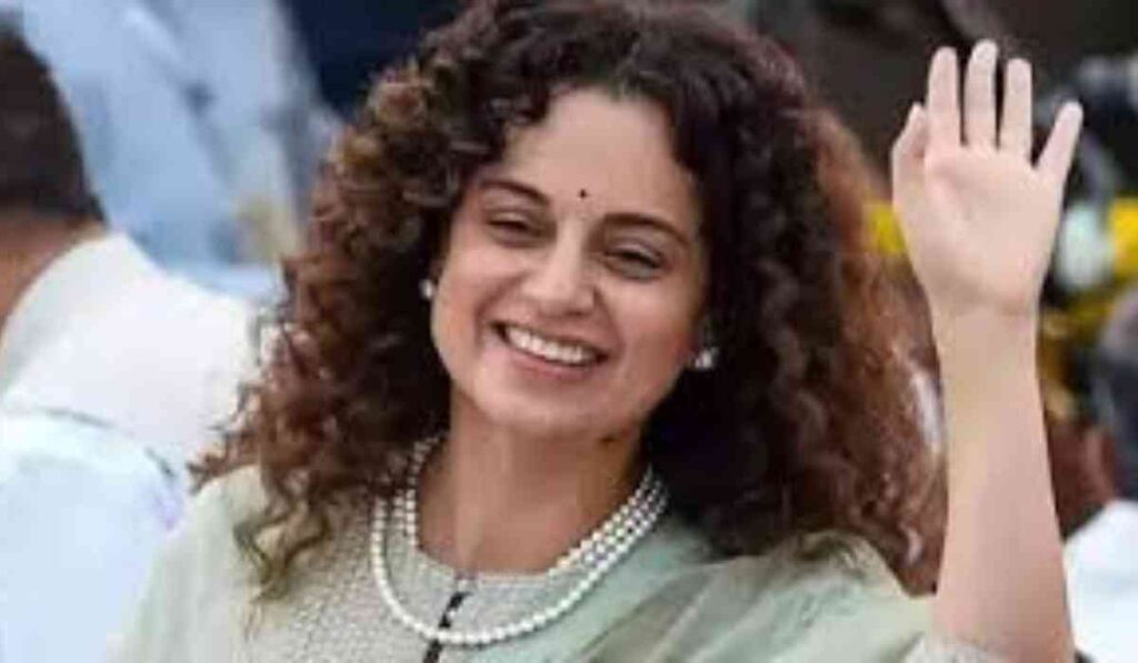 Kangana Ranaut At Meerabai Temple:"चित्तौड़गढ़ के मीराबाई मंदिर में कंगना रणौत का ध्यान, बोलीं- ‘कृष्ण और मीरा एक ही हैं’"