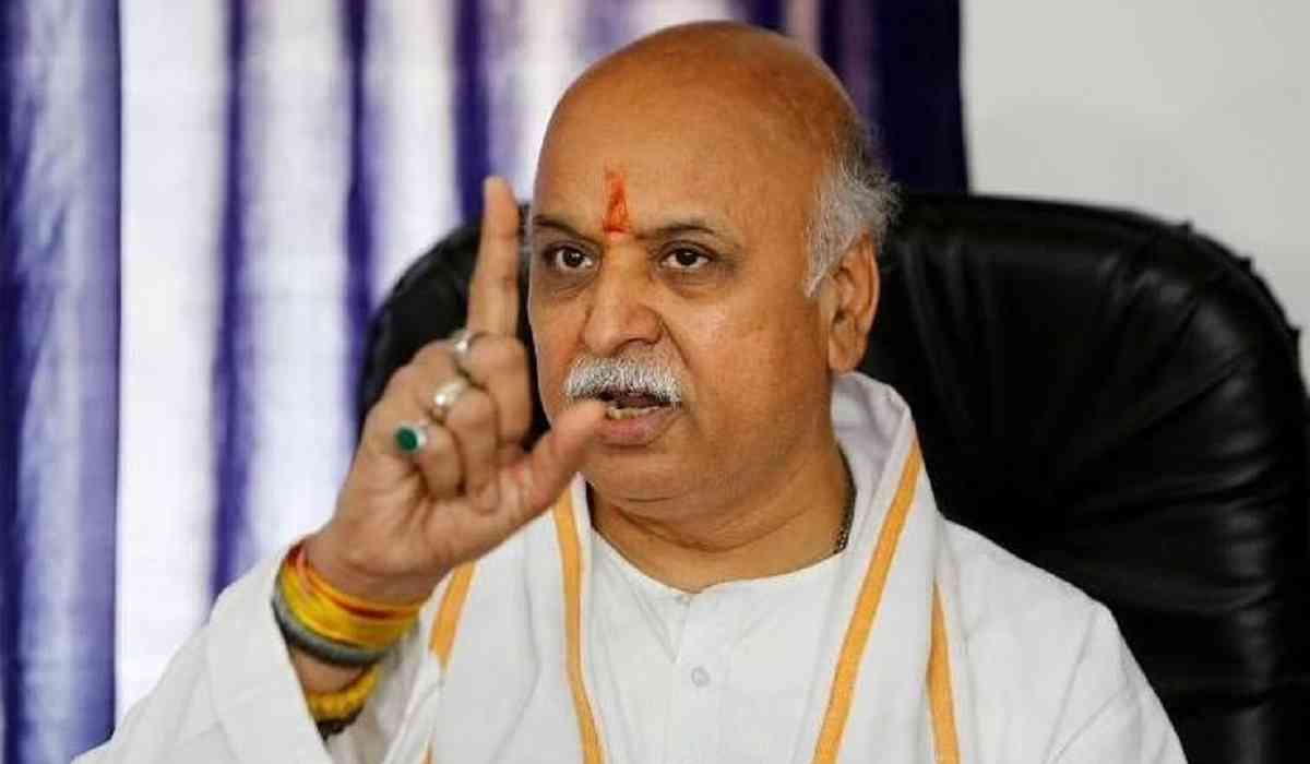 Praveen Togadia, महाराष्ट्र चुनाव से पहले प्रवीण तोगड़िया की सक्रियता: क्या बीजेपी के लिए चुनौती बनेंगे?