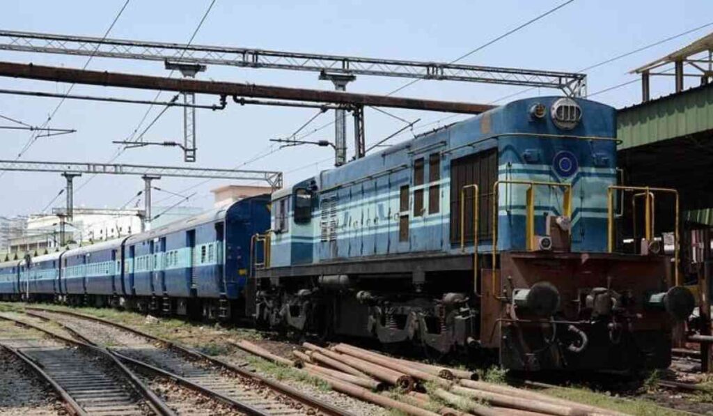 Special Trains For Chath Pooja: छठ पूजा पर यूपी-बिहार-झारखंड जाने के लिए इन ट्रेनों में हैं खाली सीटें, रेलवे ने जारी की विशेष सूची।