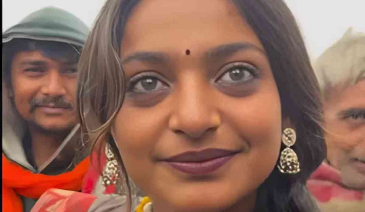 Viral Monalisa Entry In Film Industry: कत्थई आंखों वाली वायरल गर्ल पर भोजवुड का दिल आया।