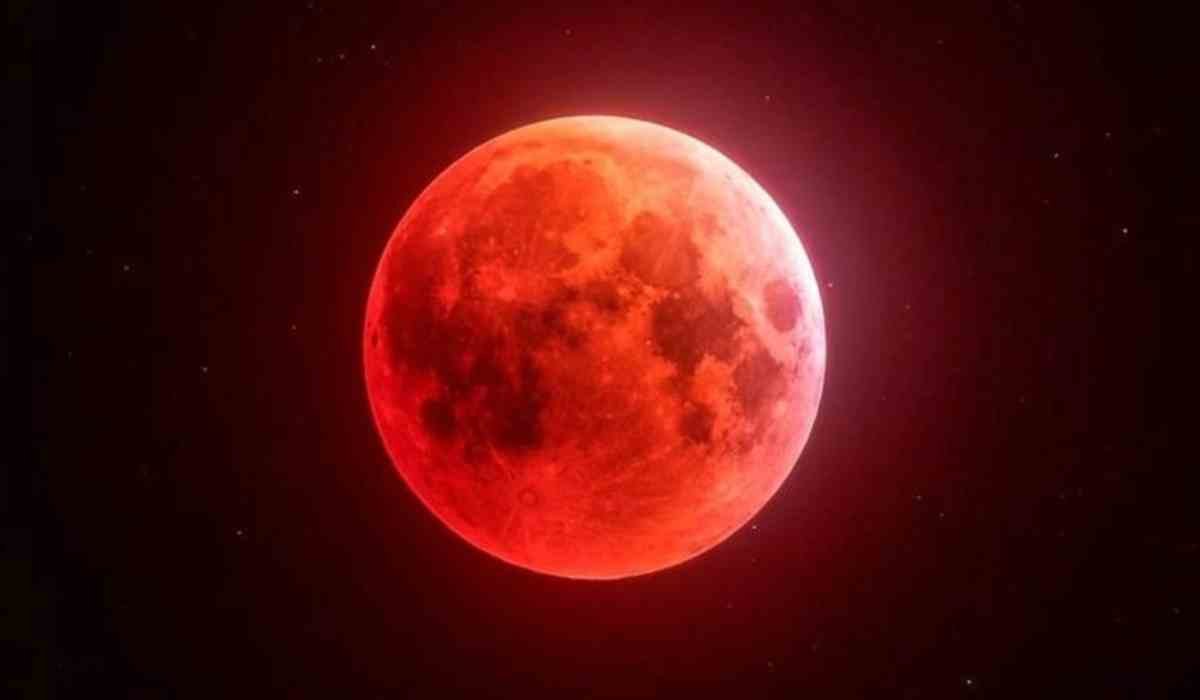 First Lunar Eclipse Of 2025: आज होली के दिन दिखाई देगा ब्लड मून