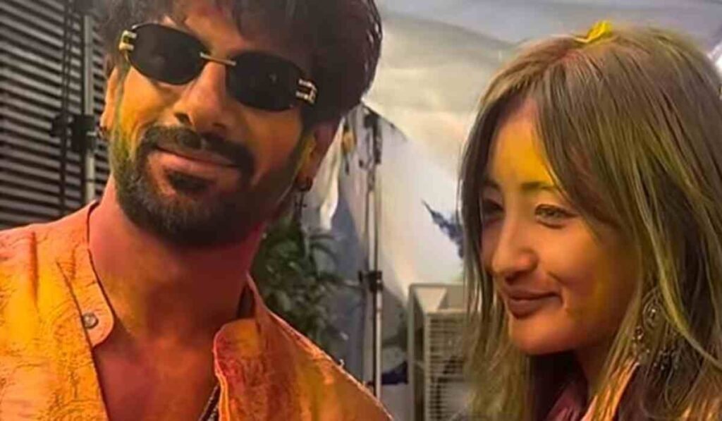 Karanvir Mehra And Chum Holi Celebration: होली सेलिब्रेशन में रोमांटिक हुए करणवीर मेहरा, चुम दरांग को लगाया रंग, कहा - 'चुम्मी'