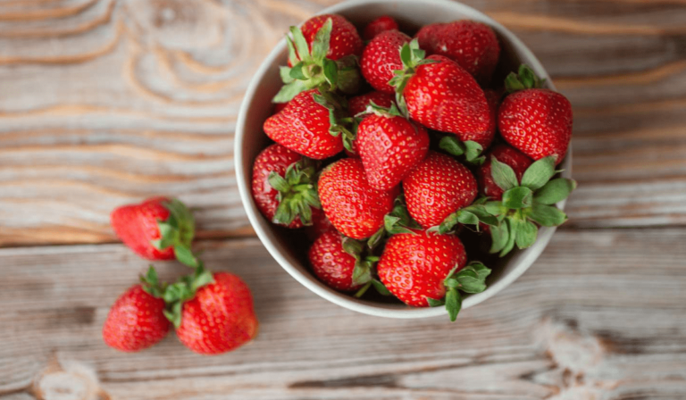 Strawberry benefits: स्ट्रॉबेरी खाओ और चमत्कार देखो! इसके फायदे जानकर रह जाओगे हैरान! 9 Publichint.com 20250310 163118 0000 min