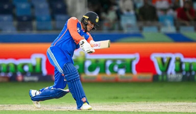 Abhishek Sharma ने किया कमाल: एक कैलेंडर ईयर में 50 छक्के जड़ने वाले दूसरे भारतीय बल्लेबाज़ बने। 2 Abhishek Sharma ने किया कमाल: एक कैलेंडर ईयर में 50 छक्के जड़ने वाले दूसरे भारतीय बल्लेबाज़ बने।