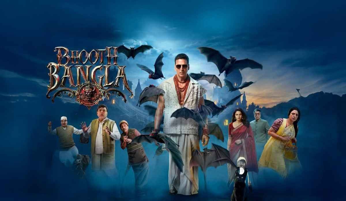 अक्षय कुमार की फिल्म ‘भूत बंगला’ का पोस्टर, जिसमें हॉरर-कॉमेडी थीम के साथ डरावना बंगला और स्टारकास्ट नजर आ रही है