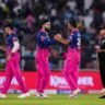 RR vs MI Highlights: राजस्थान रॉयल्स के खिलाड़ी मुंबई इंडियंस पर जीत के बाद जश्न मनाते हुए