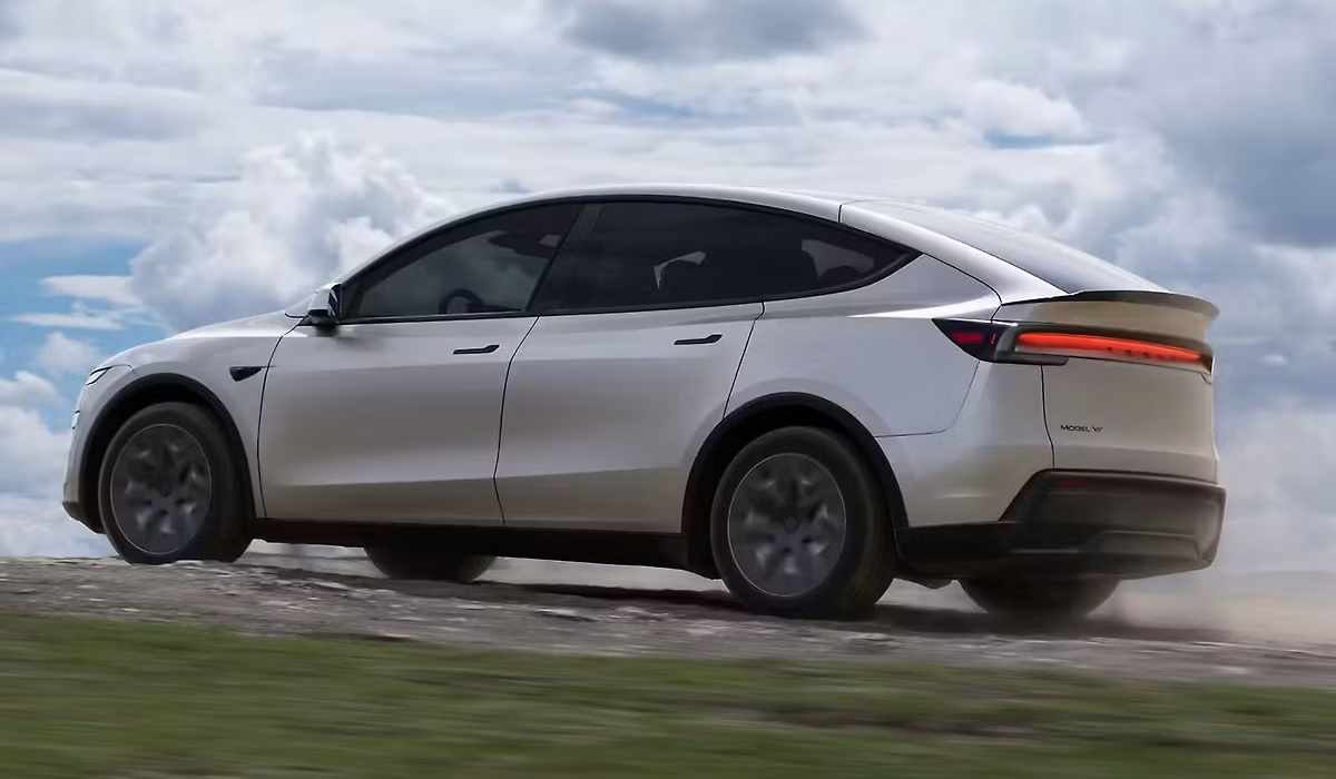 Tesla Model Y L 6-सीटर इलेक्ट्रिक SUV भारत लॉन्च, 680KM रेंज और AWD फीचर्स के साथ