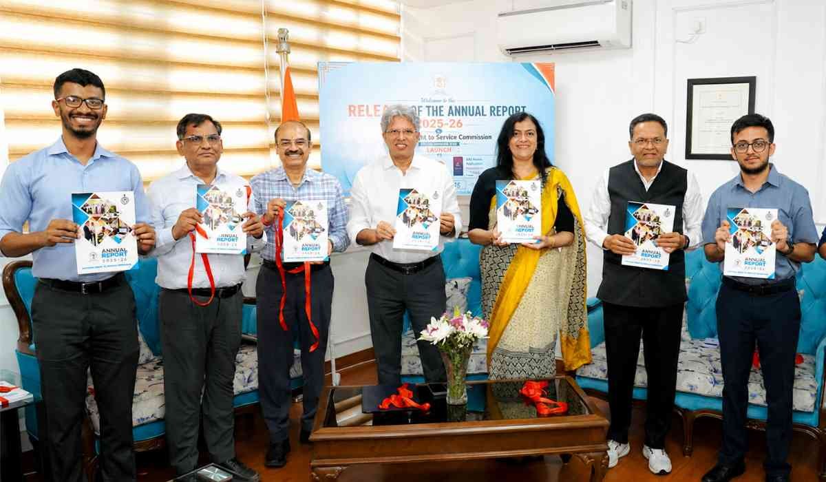 Haryana Right to Service Commission की वार्षिक रिपोर्ट जारी करते अधिकारी और IAS अफसरों पर कार्रवाई से जुड़ी बैठक