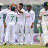 Bangladesh vs Pakistan 2nd Test: पाकिस्तान के विकेट का जश्न मनाते बांग्लादेशी खिलाड़ी, बैकग्राउंड में मैदान छोड़ते पाक बल्लेबाज