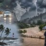 Heavy Rain Alert को दर्शाती हाई-क्वालिटी इमेज जिसमें भारत के कई राज्यों में भारी बारिश, बाढ़, तेज हवाएं और तूफानी मौसम का दृश्य दिखाई दे रहा है।
