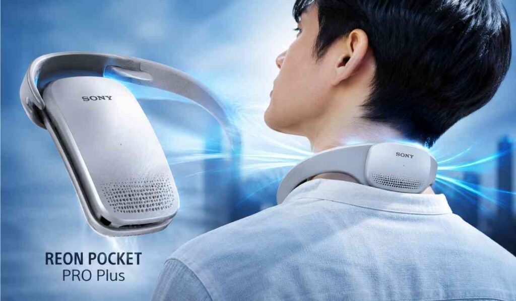 Sony Launch Wearable AC:गर्दन पर पहना गया Sony Reon Pocket Pro Plus wearable AC cooling airflow effects के साथ दिखाई दे रहा है।