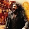 रणवीर सिंह का दमदार एक्शन लुक और Dhurandhar 2 की OTT रिलीज से जुड़ा सिनेमैटिक पोस्टर।