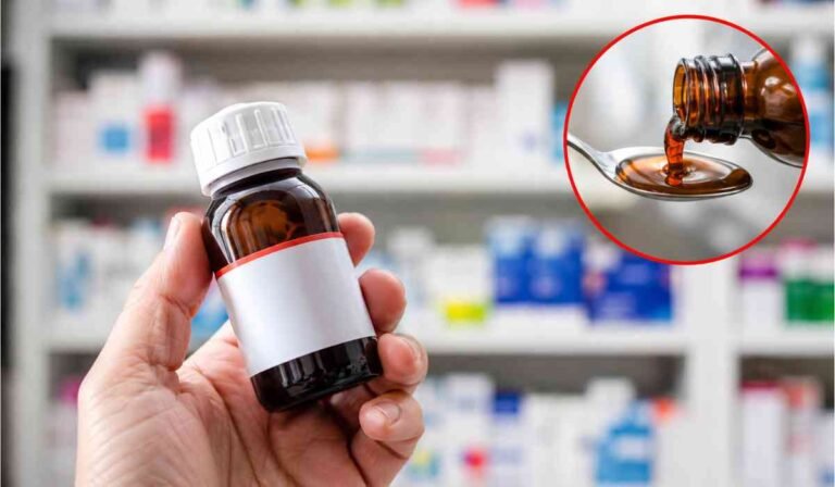 कफ सिरप खरीदने के नियम बदले? केंद्र सरकार के नए आदेश का क्या असर होगा, जानिए पूरी सच्चाई 2 Cough Syrup New Rules के तहत कफ सिरप की बोतल और दवा की दुकान का दृश्य, सरकार ने बिक्री नियमों में किया बदलाव