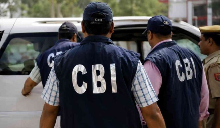 CREST घोटाला में बड़ी कार्रवाई: CBI ने 75 करोड़ रुपये के फंड डायवर्जन मामले में IFS अधिकारी नवनीत श्रीवास्तव को किया गिरफ्तार 1 CREST घोटाला Case में कार्रवाई करते हुए CBI अधिकारी जांच के दौरान, 75 करोड़ रुपये के कथित फंड घोटाले की जांच जारी