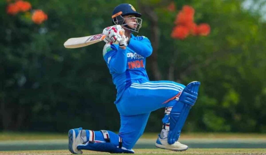 भारत ए के युवा बल्लेबाज वैभव सूर्यवंशी श्रीलंका ए के खिलाफ ट्राई सीरीज फाइनल में 29 गेंदों पर 94 रन की तूफानी पारी खेलते हुए