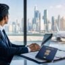 Business Visa for Foreign Countries के लिए आवेदन करता हुआ भारतीय बिजनेसमैन, पासपोर्ट, वीजा दस्तावेज और अंतरराष्ट्रीय यात्रा की तैयारी करता हुआ।